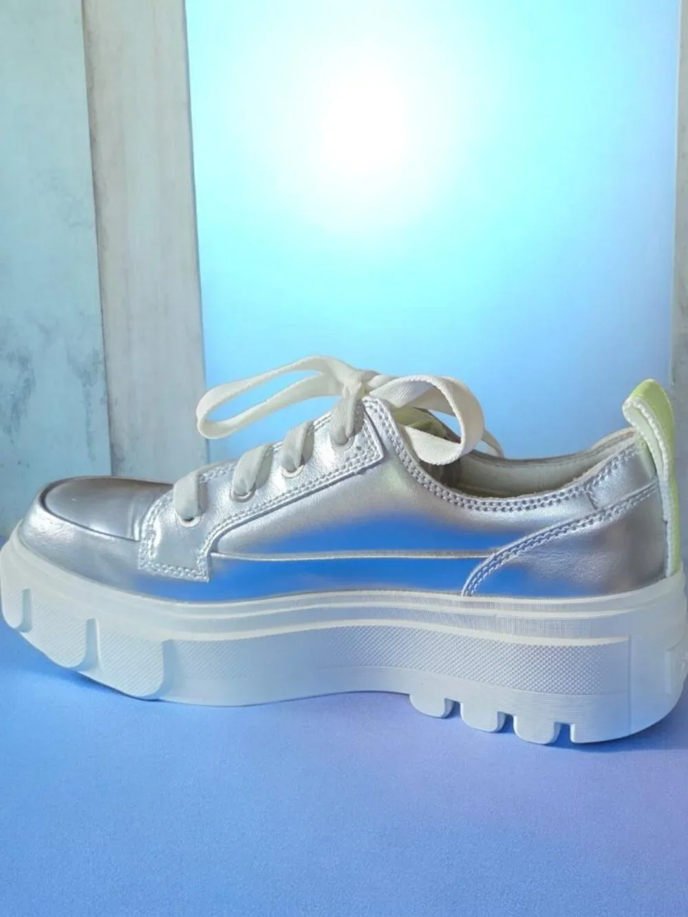 EUC SOREL Like NEW ( 9 ) CARIBOU X Women's Waterproof Metallic Leather Platforms